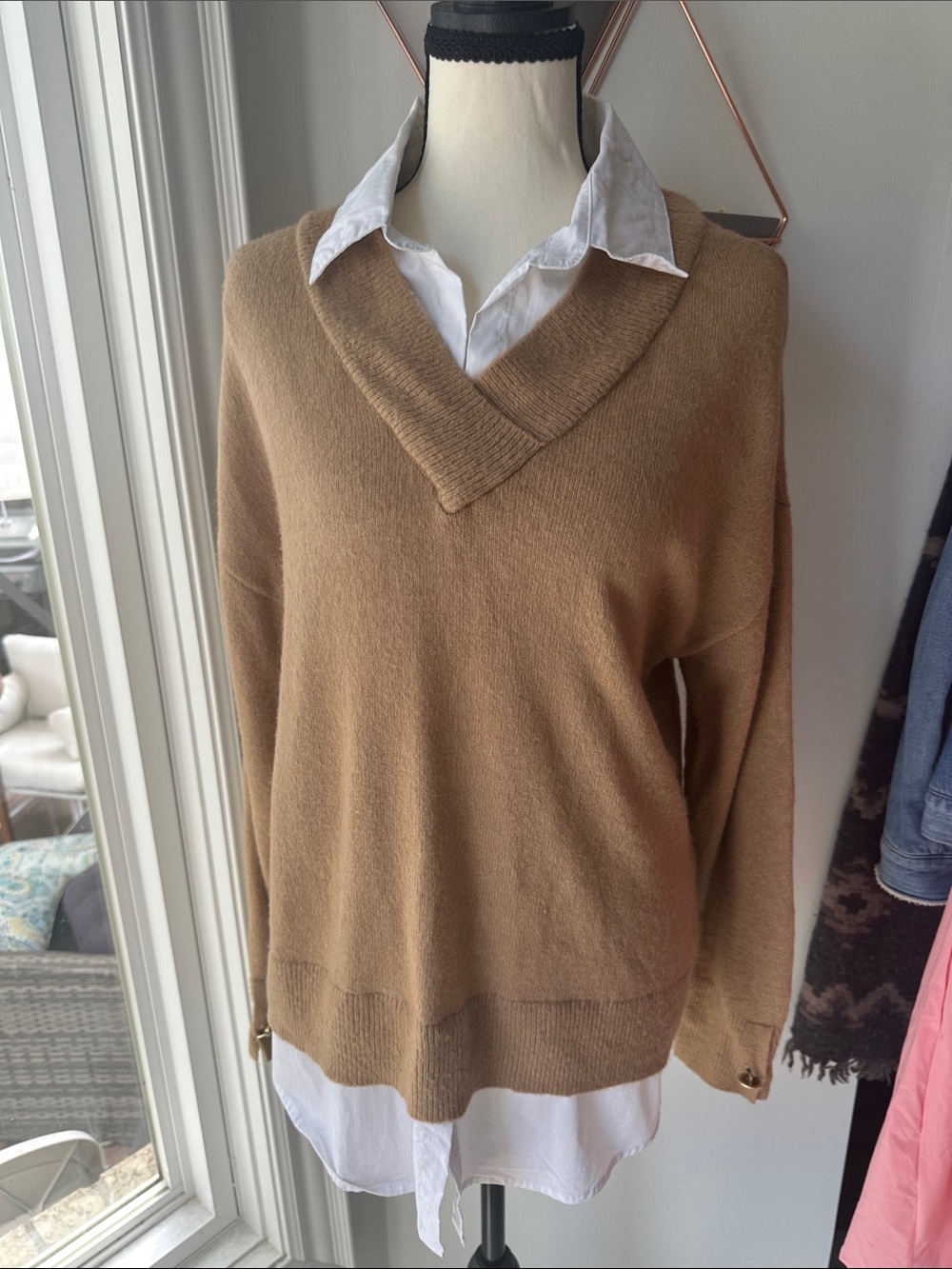 ANNE KLEIN Classic V-Neck Sweater Blouse Camel Dress Shirt Underneath sz Large